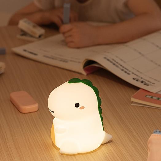 Lampe de nuit LED dinosaure heureux en silicone mou - Cadeau parfait pour les enfants et les filles