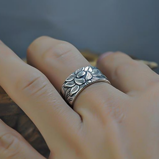Anneau Lotus Sutra Argent Élegant | Design Unique et Tendance