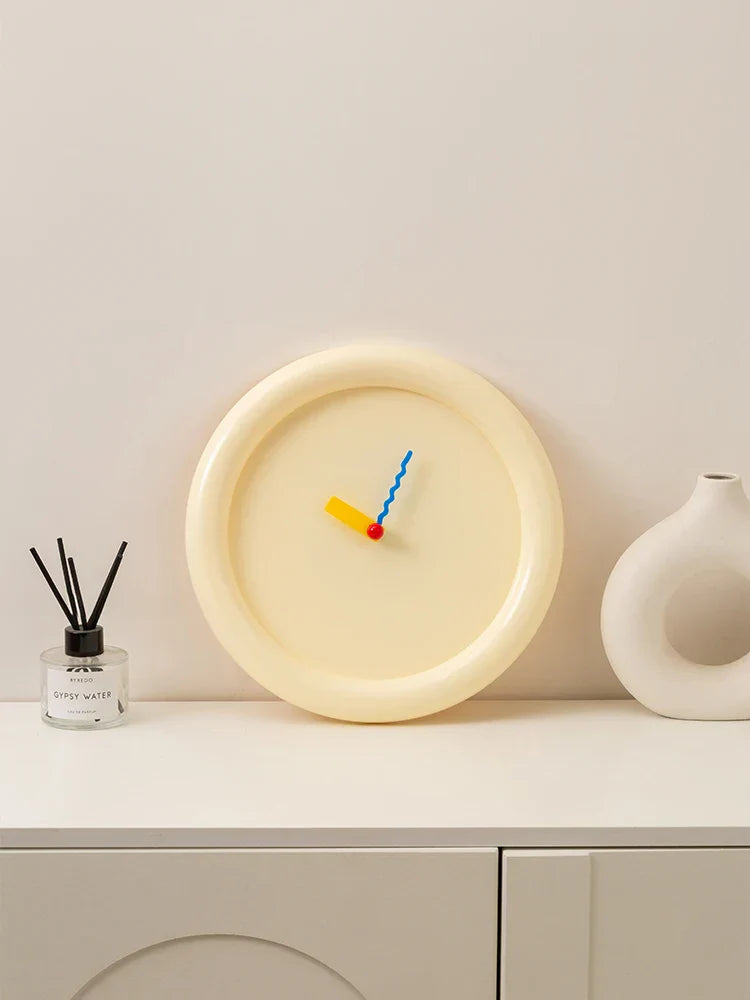 EpeiusHome – Horloge Mur Memphis pour Espaces Élégants