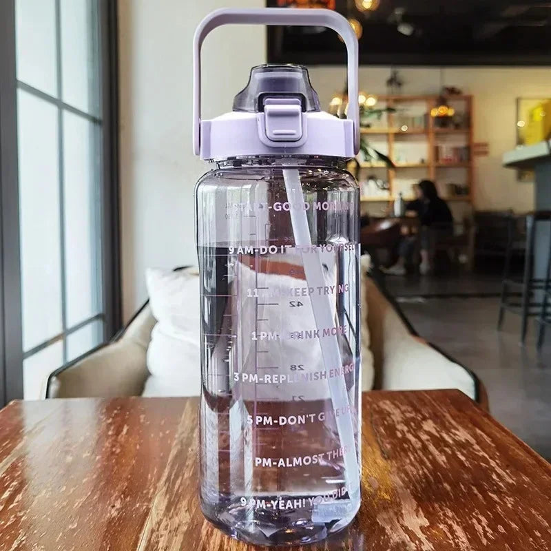 HydroMax – Bouteille d’Eau Portable 2L avec Paille, Indicateur de Temps et Grande Capacité