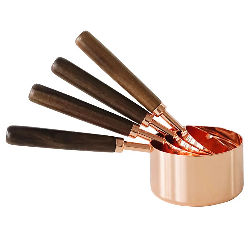 Ensemble de tasses à mesurer en bois d'acacia et cuillère à mesurer en or rose - Essentiels de pâtisserie