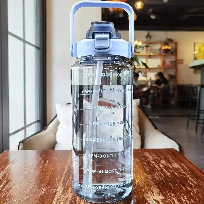 HydroMax – Bouteille d’Eau Portable 2L avec Paille, Indicateur de Temps et Grande Capacité
