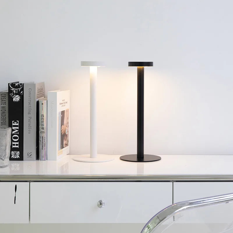 LuminoPro - Lampe LED Rechargeable Étanche pour Hôtels et Extérieurs