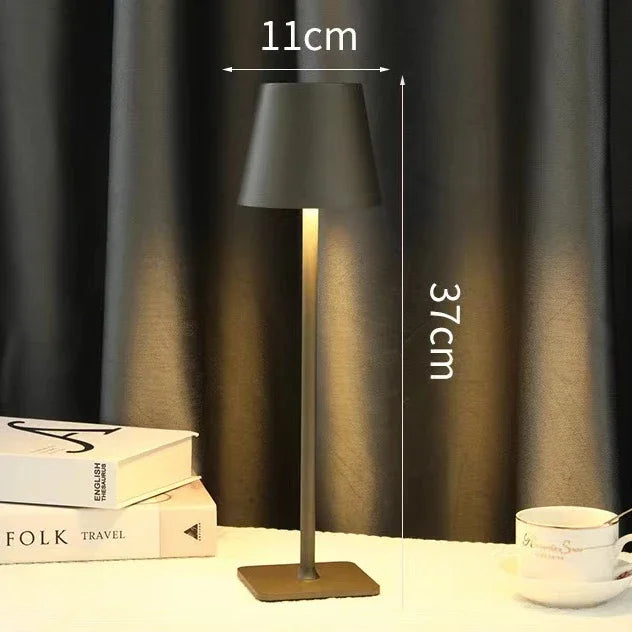 LumiLuxe - Lampe LED Portable USB Élégante pour Hôtel