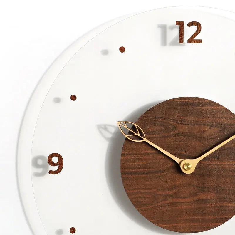Horloge Murale Noisera – Élégance Naturelle en Bois de Noyer