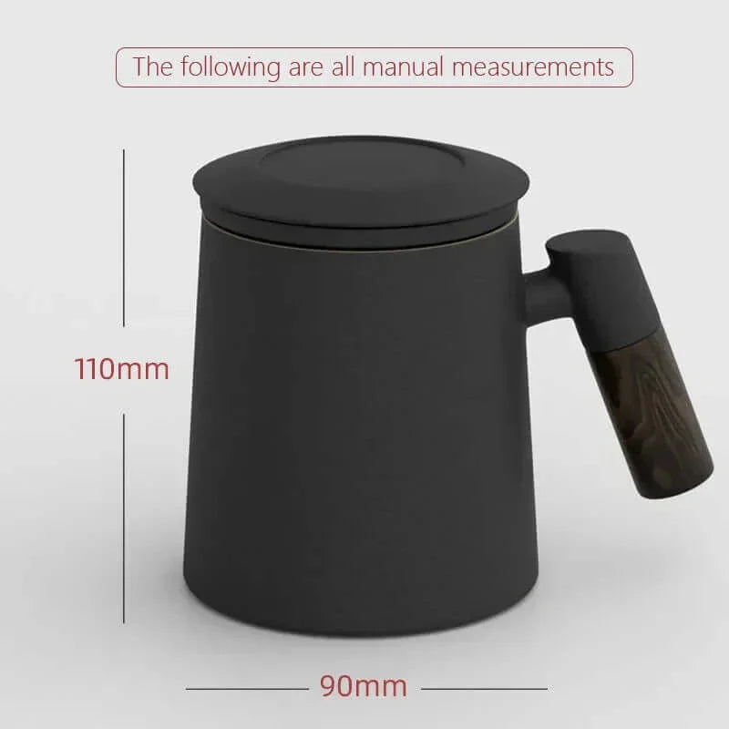 Tasses avec couvercle, filtre et poignée en bois. Une théière dans une tasse !