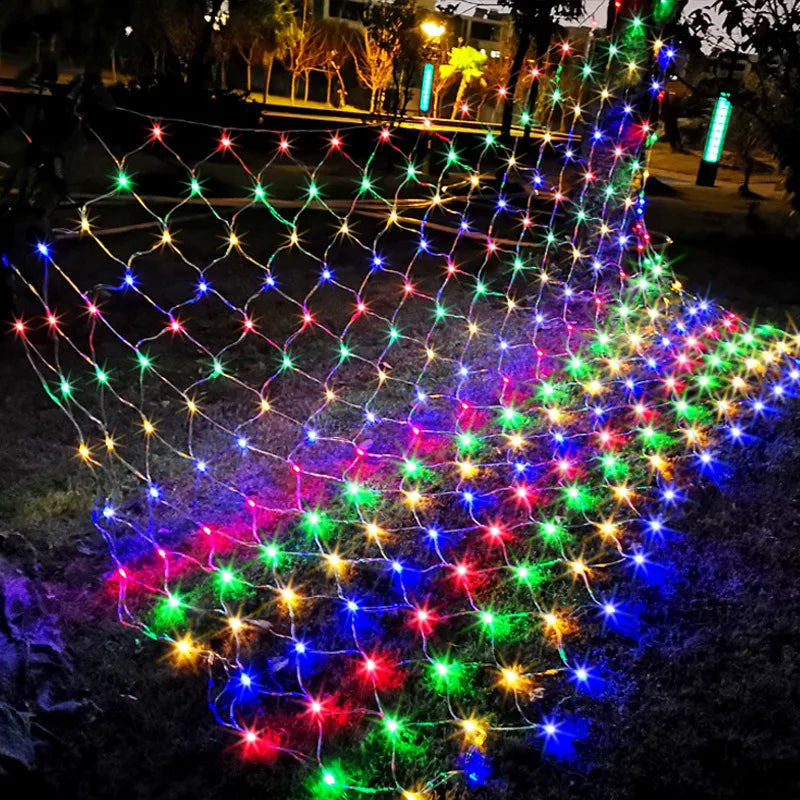 Lumières féeriques de Noël en filet LED étanches - 8 modes ou alimentées par énergie solaire, idéales pour les décorations de Noël et de vacances