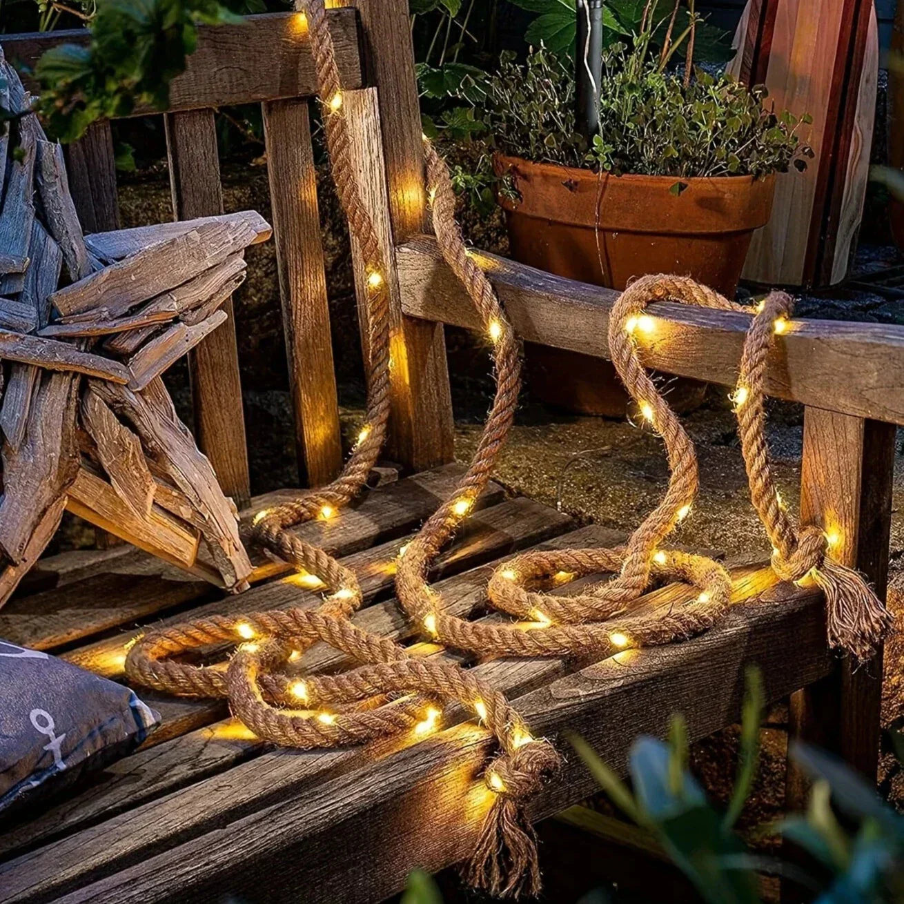 Floroux | Lampe en corde de chanvre alimentée par solaire | Éclairage décoratif durable pour jardin et terrasse