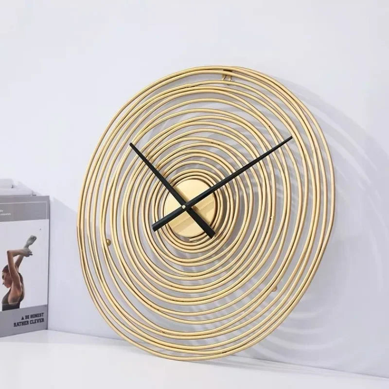 ScandiCadran – Horloge Murale Ronde Silencieuse en Métal