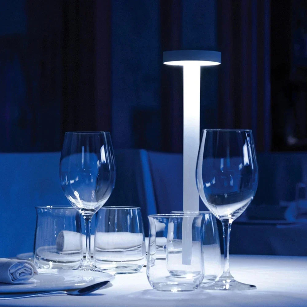 LuminoPro - Lampe LED Rechargeable Étanche pour Hôtels et Extérieurs