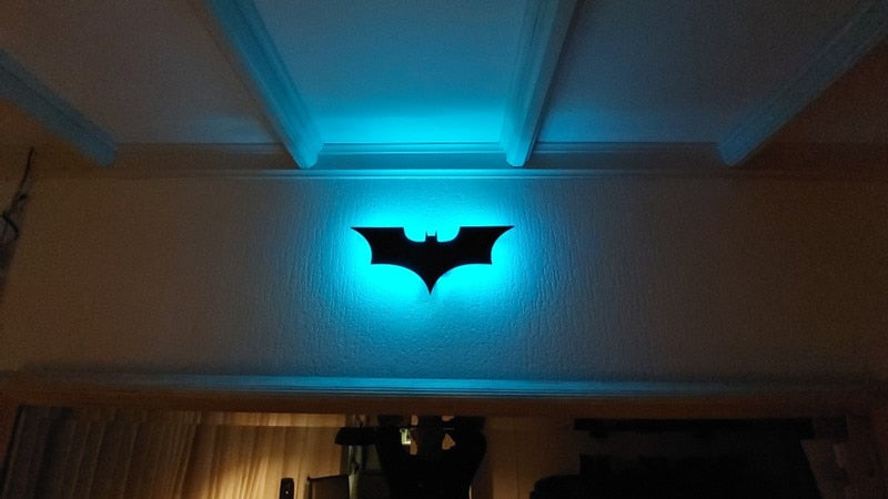 Batman Lampe Murale LED avec Télécommande Sans Fil et Changement de Couleur