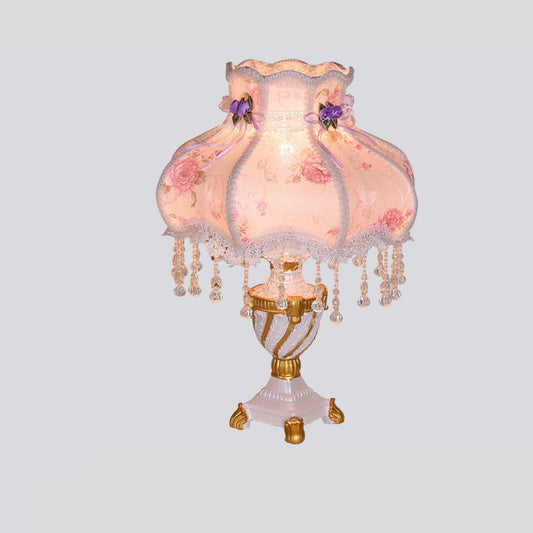 Floroux Lampe de Table Européenne | Tissu & Dentelle | Élégante Base en Résine Lumineuse | Décoration & Éclairage