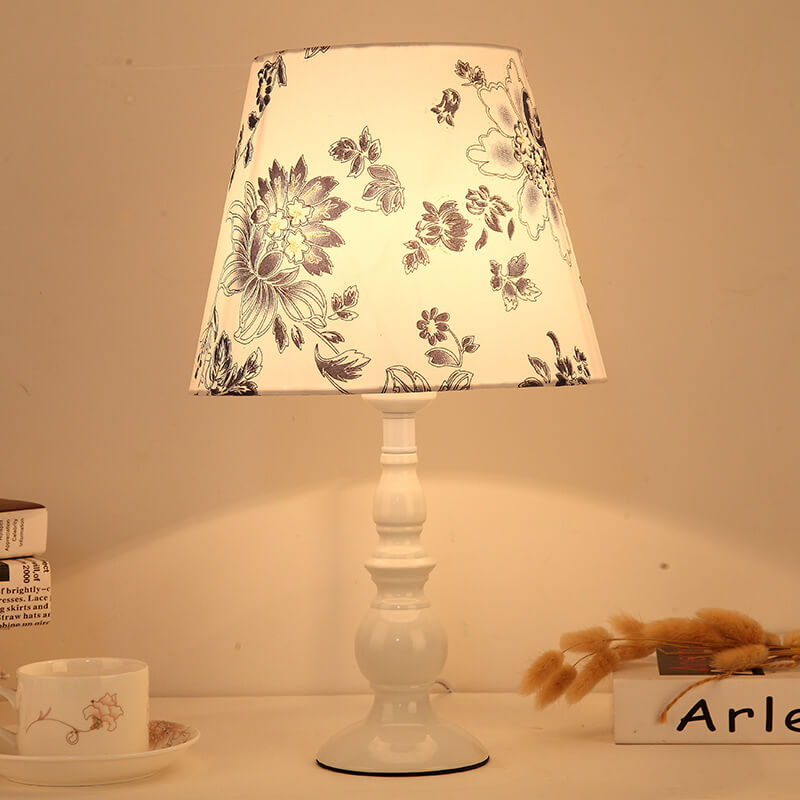 Floroux Lampe de Table Exclusive avec Abat-jour en Tissu | Motif Floral | Design de Vase | Fonction de Dimming LED | Éclairage Élégant pour la Maison