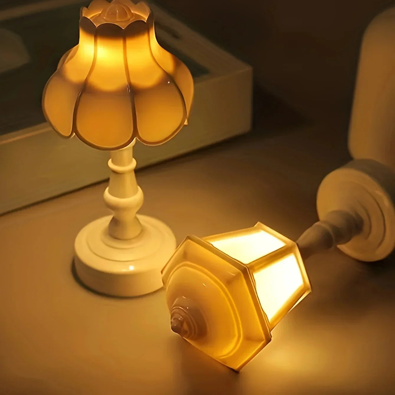 LumièreGéométrique – Lampe de Table LED Rechargeable au Design Unique