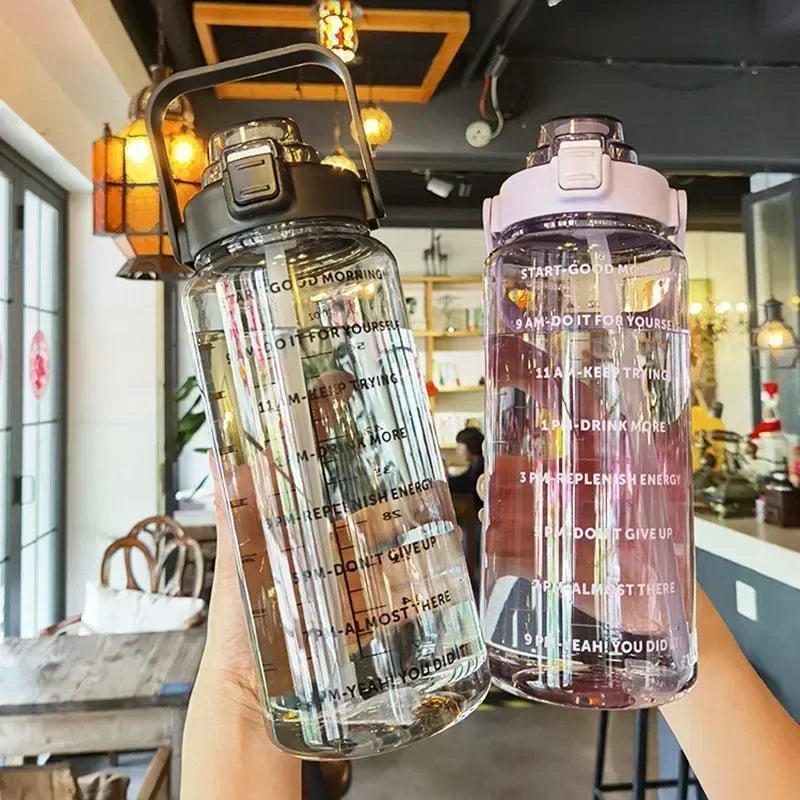 HydroMax – Bouteille d’Eau Portable 2L avec Paille, Indicateur de Temps et Grande Capacité