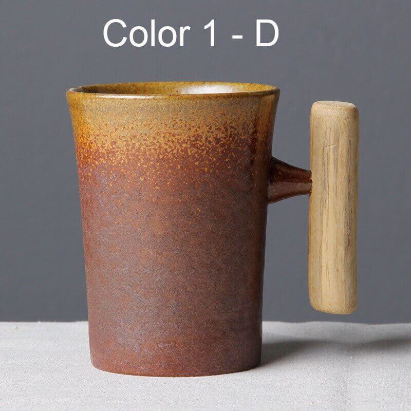 Tasse rétro japonaise avec glaçure rouillée et poignée en bois
