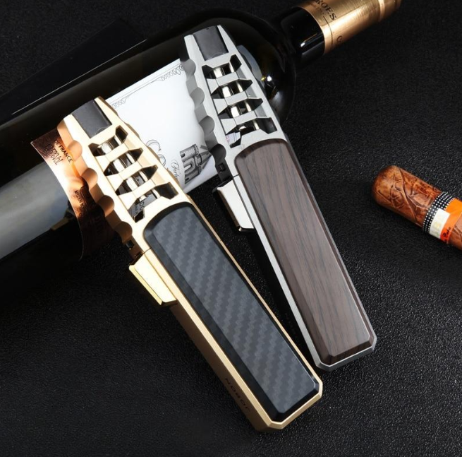 BlazeGuard Briquet – Robuste Flamme Résistante au Vent pour Aventure