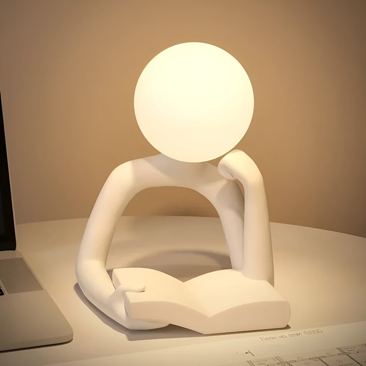 LuxLume Lampe de Table Designer Raffinée – Art Moderne avec Éclairage Ambiant