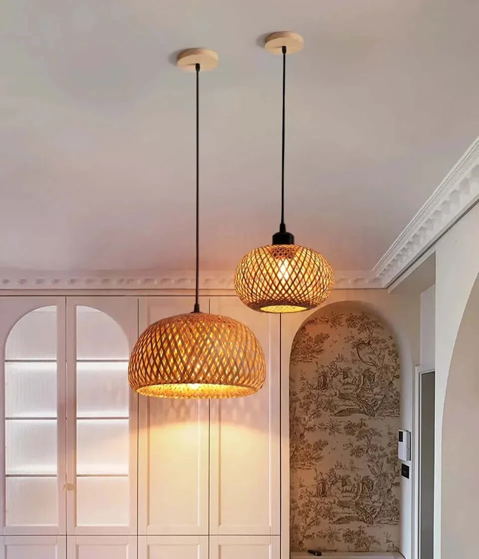 Chic lustre en rotin du milieu du siècle