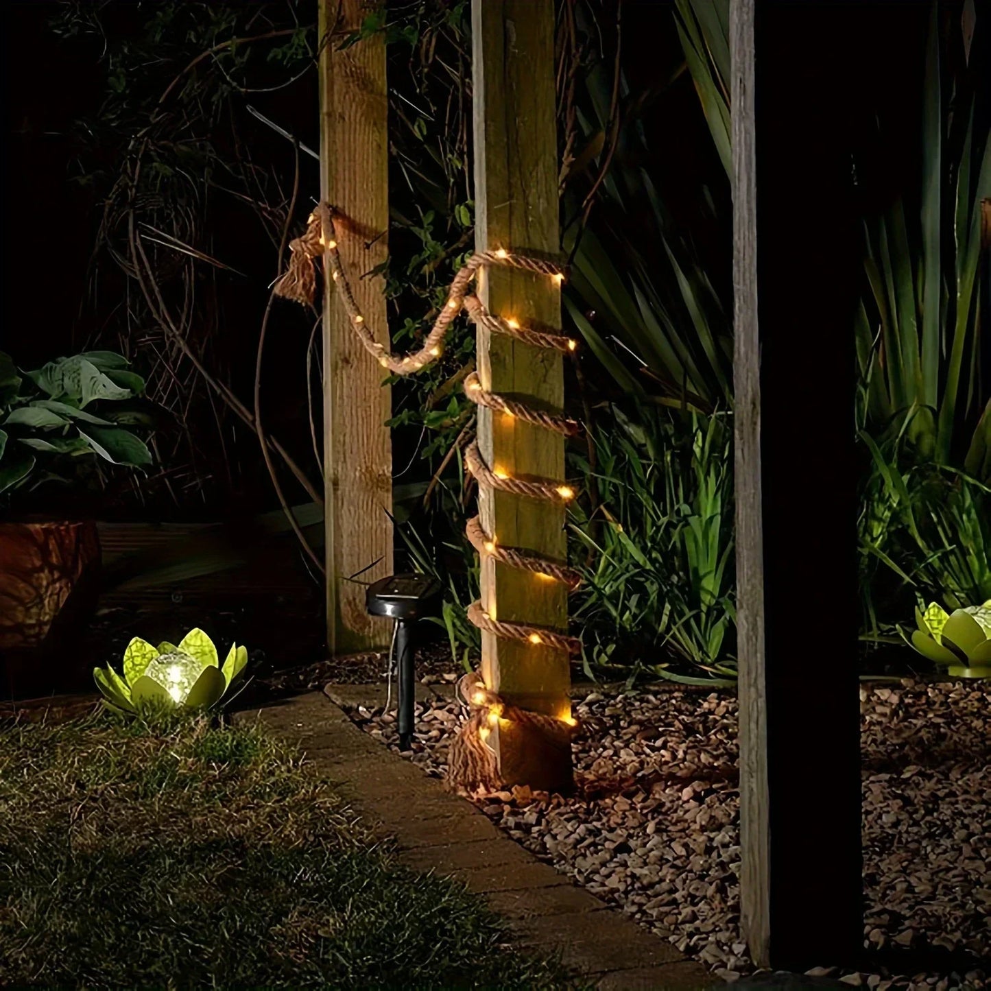 Floroux | Lampe en corde de chanvre alimentée par solaire | Éclairage décoratif durable pour jardin et terrasse