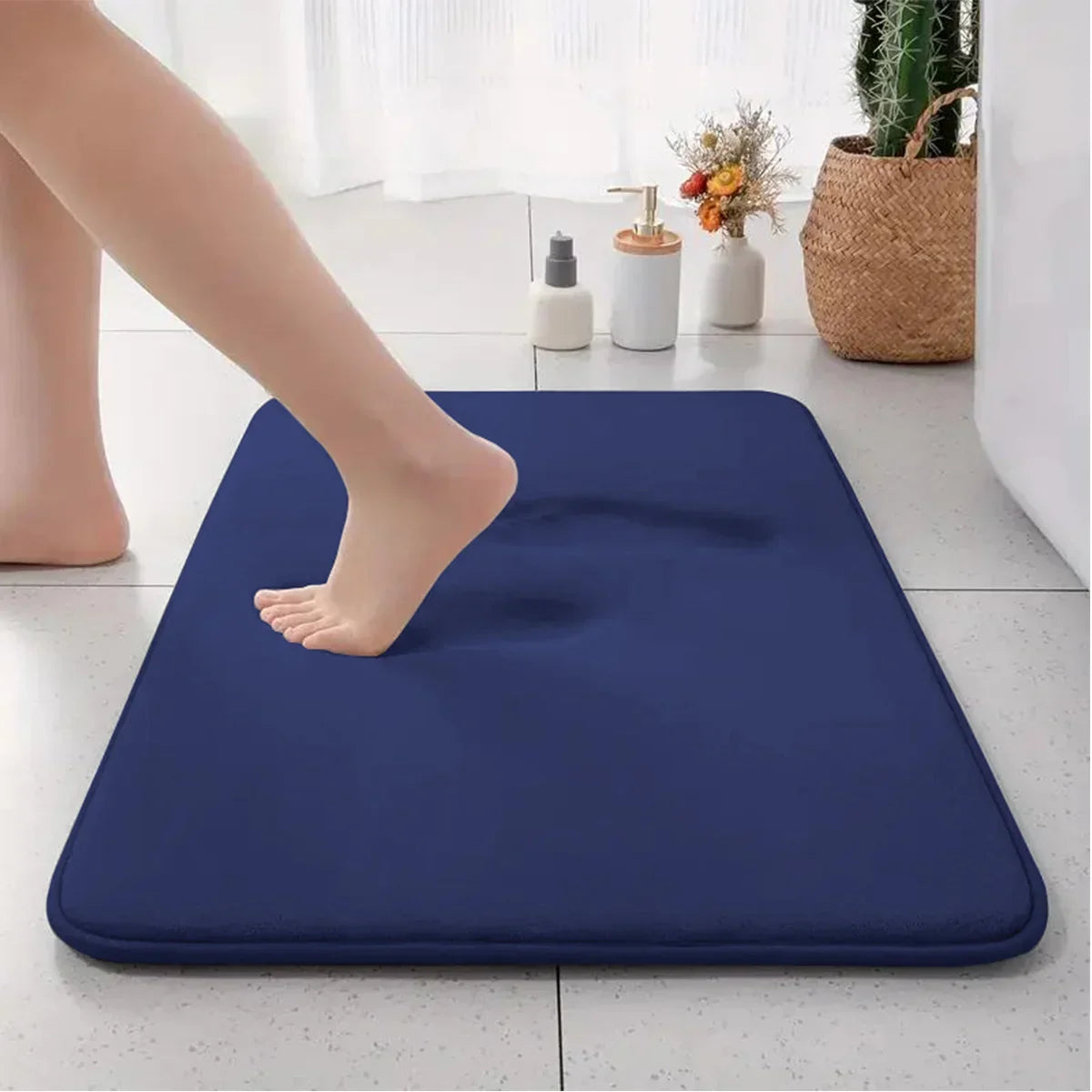 Tapis de bain en flanelle épais et absorbant - Tapis de porte antidérapant de couleur unie pour l'entrée de la salle de bain