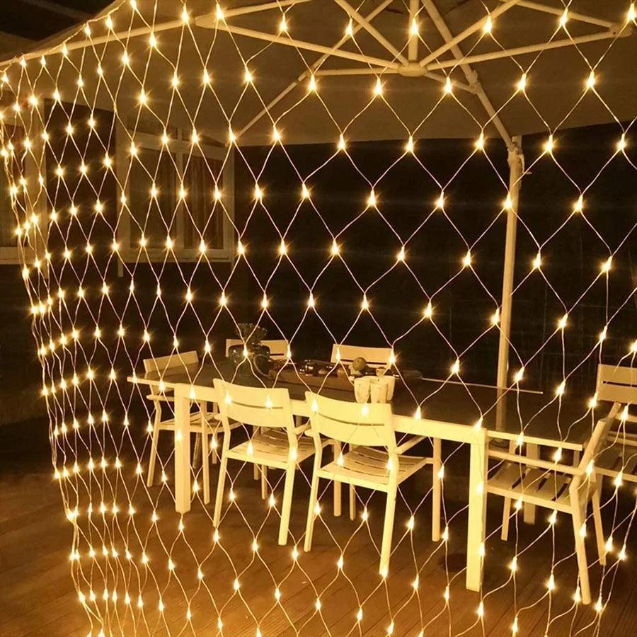 Lumières féeriques de Noël en filet LED étanches - 8 modes ou alimentées par énergie solaire, idéales pour les décorations de Noël et de vacances