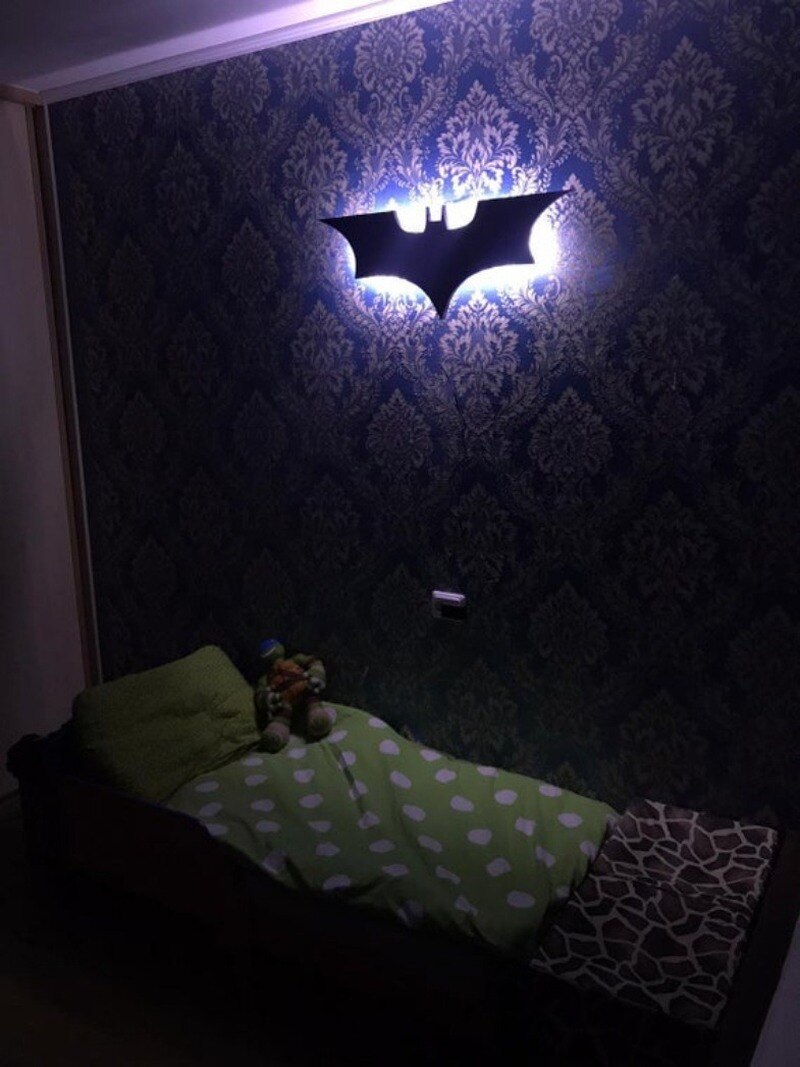 Batman Lampe Murale LED avec Télécommande Sans Fil et Changement de Couleur