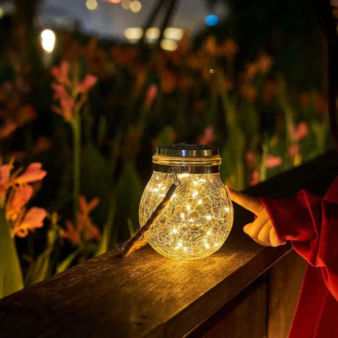 SolarGleam | Élégante lampe de jardin solaire