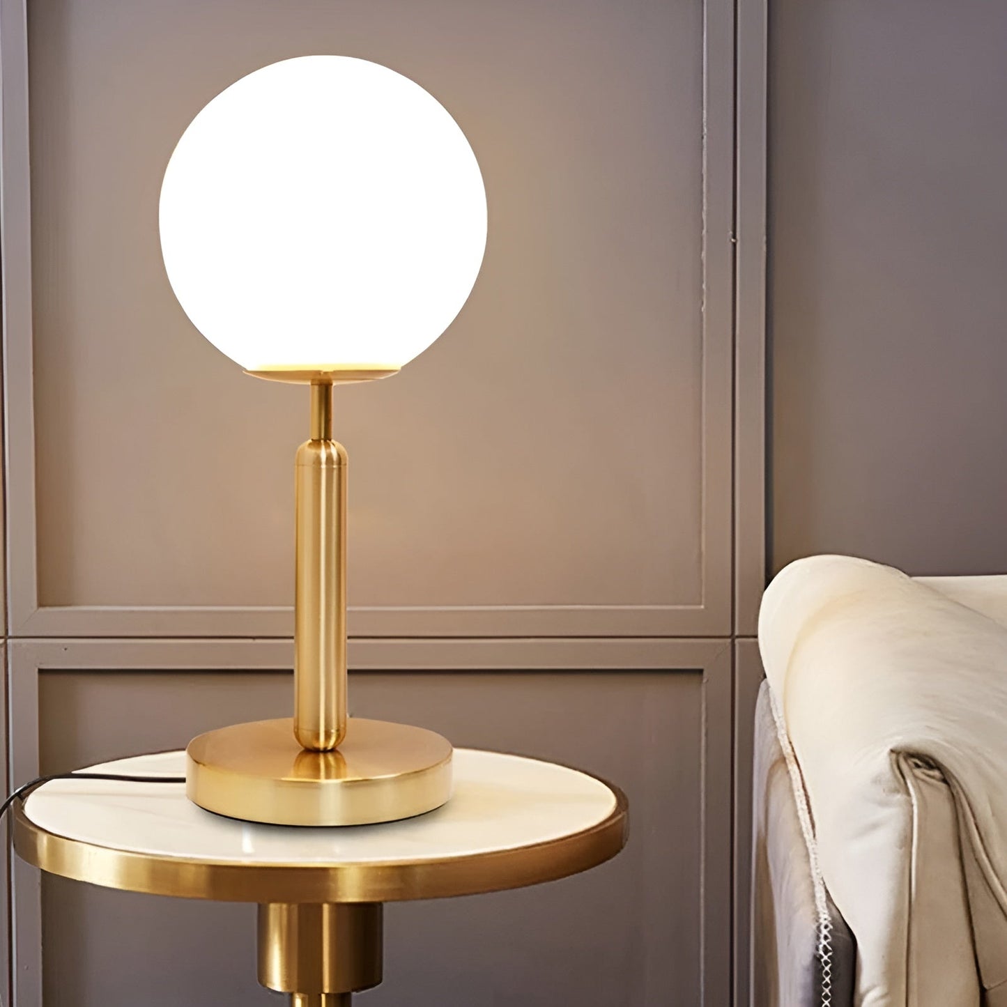 SphereShine Luxe Lampe de Table en Verre & Laiton – Élégance et LED