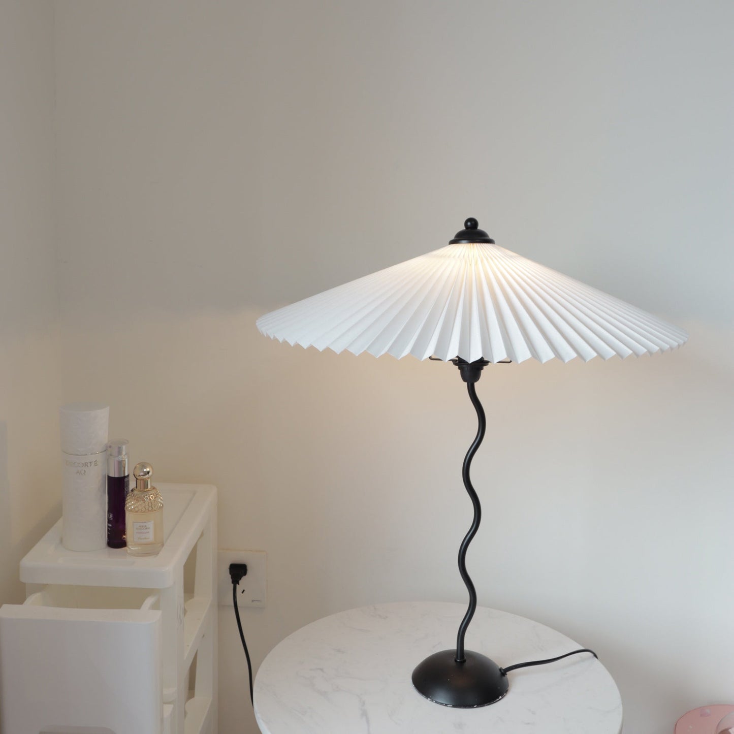 Floroux - Lampe de table LED en arc pour une ambiance moderne