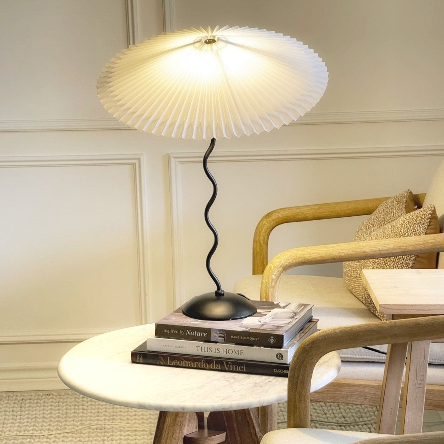 Floroux - Lampe de table LED en arc pour une ambiance moderne