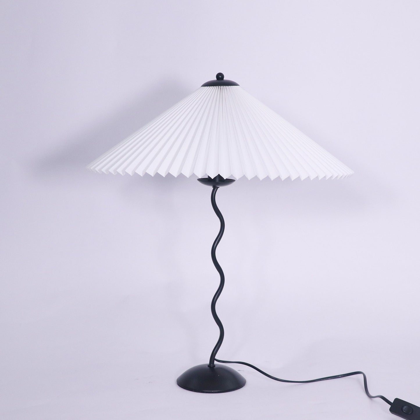 Floroux - Lampe de table LED en arc pour une ambiance moderne