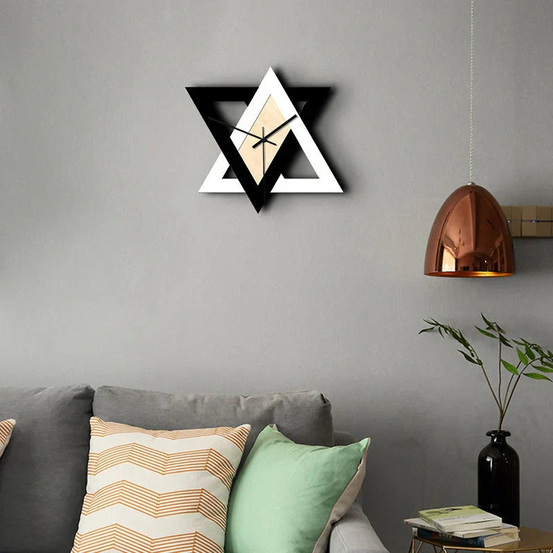 Floroux | Horloge murale style triangle artistique