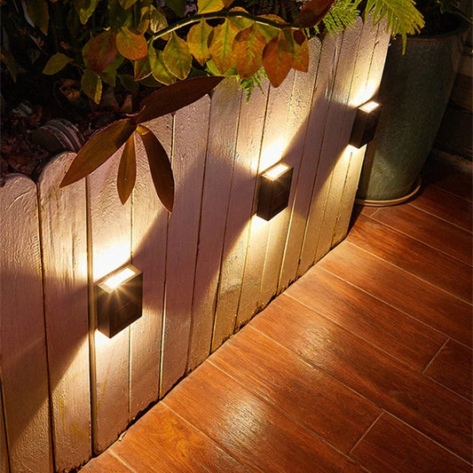 Floroux | Résistante aux intempéries et élégante lampe murale solaire