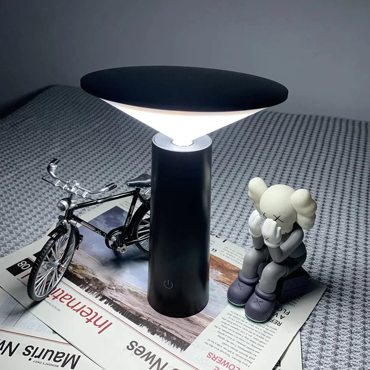 Floroux - Lampe de table LED mince et portable pour une atmosphère conviviale