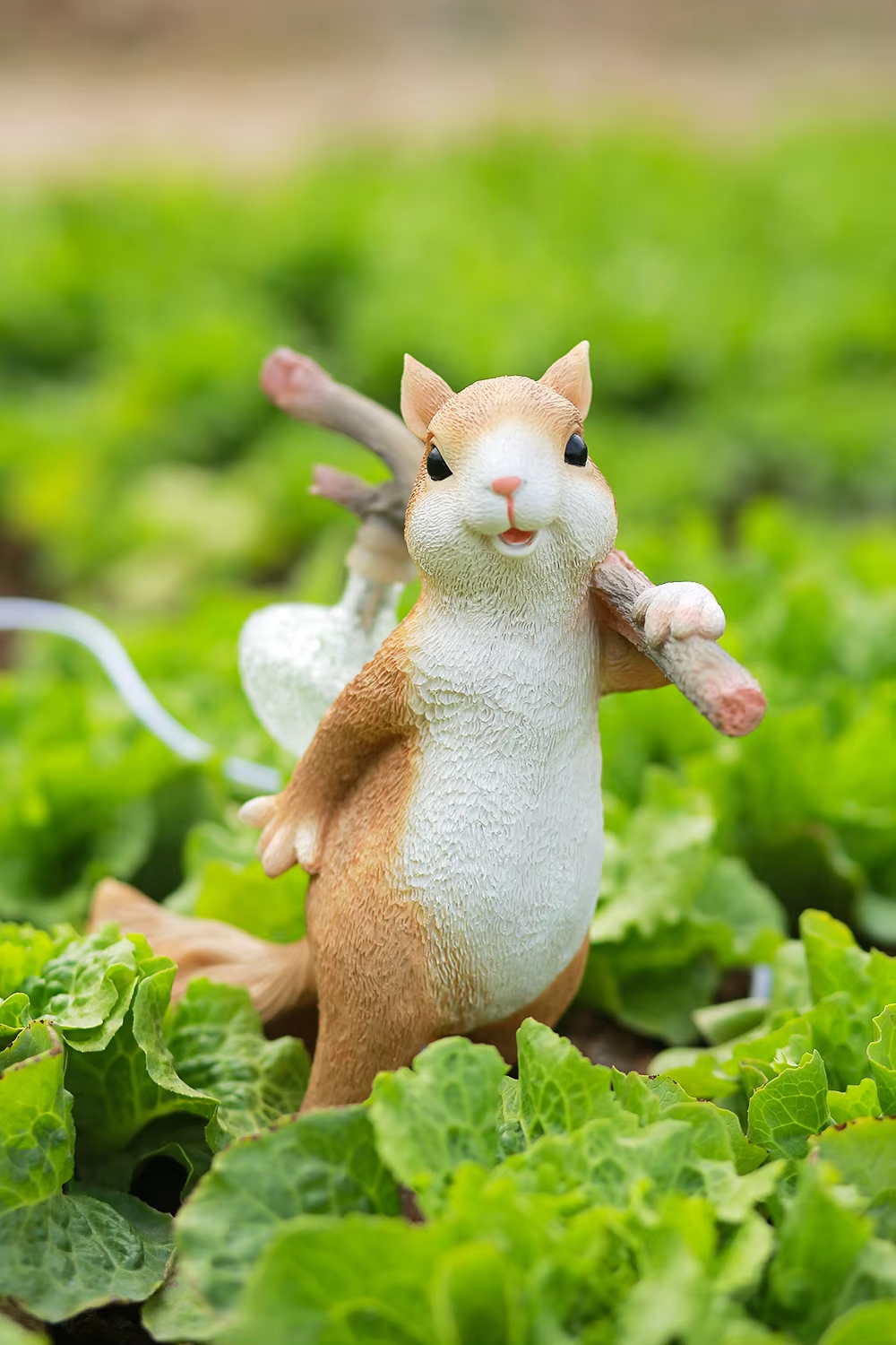 Twinkletwig | Lampe de table inspirée de la nature avec écureuil et tronc d'arbre