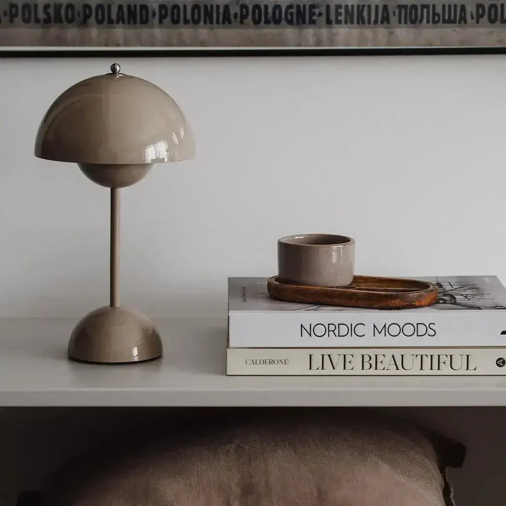 Lumière Lunaire - Lampe de Table LED pour une Ambiance Moderne
