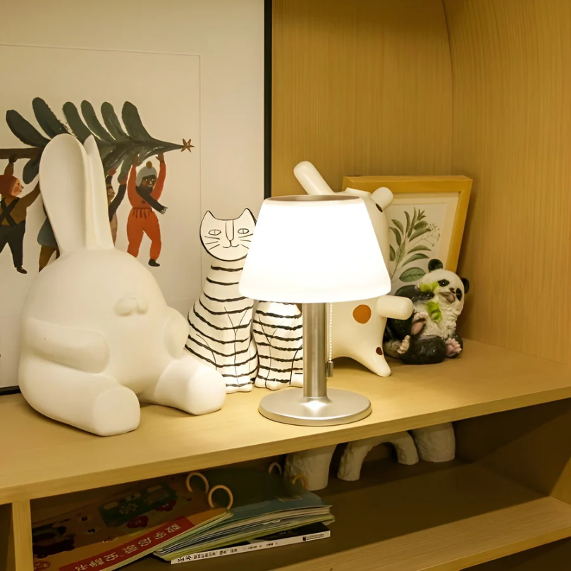 Lampe de table solaire élégante - SolarLuxe