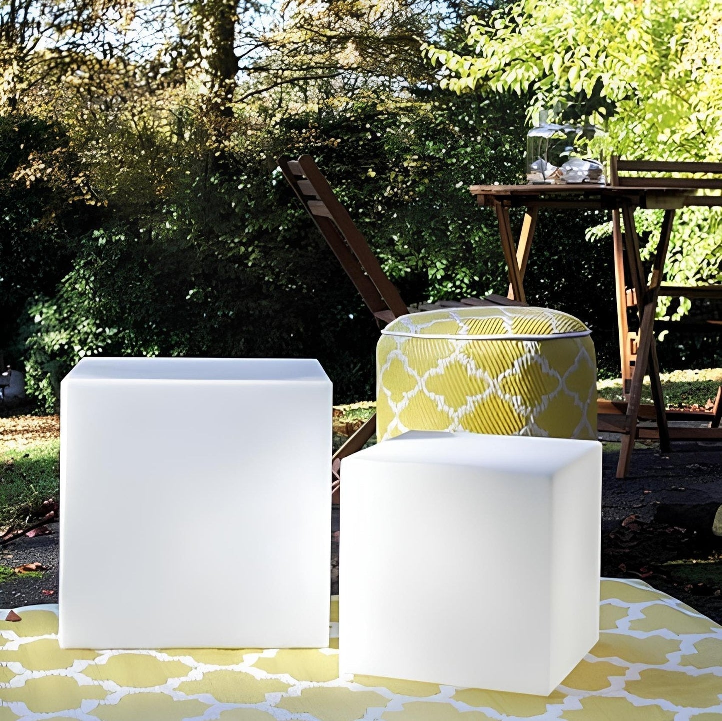 Floroux Cubic Garden Lamp | LED Outdoor Lighting | Solar | Elegant Design