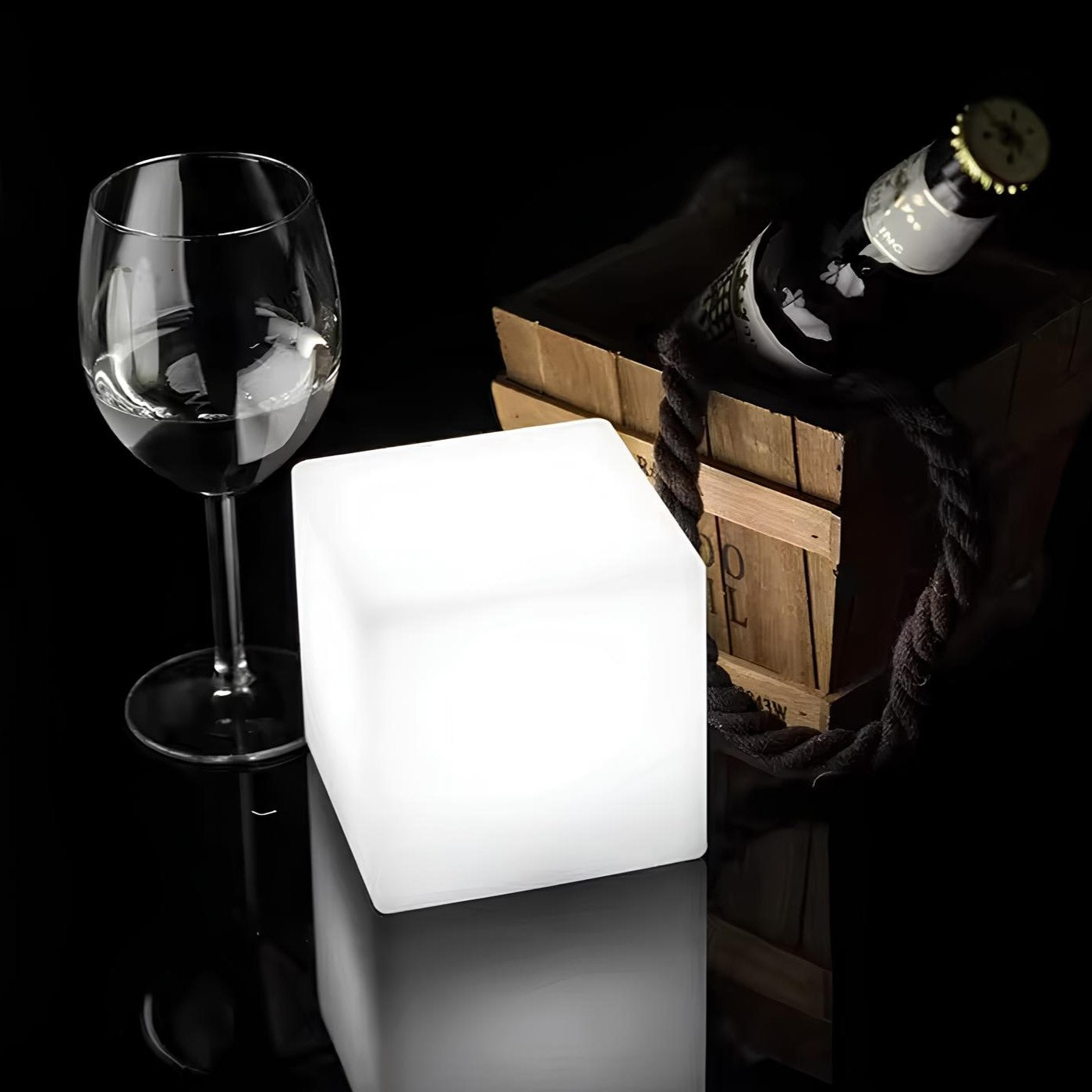 Floroux Cubic Garden Lamp | LED Outdoor Lighting | Solar | Elegant Design