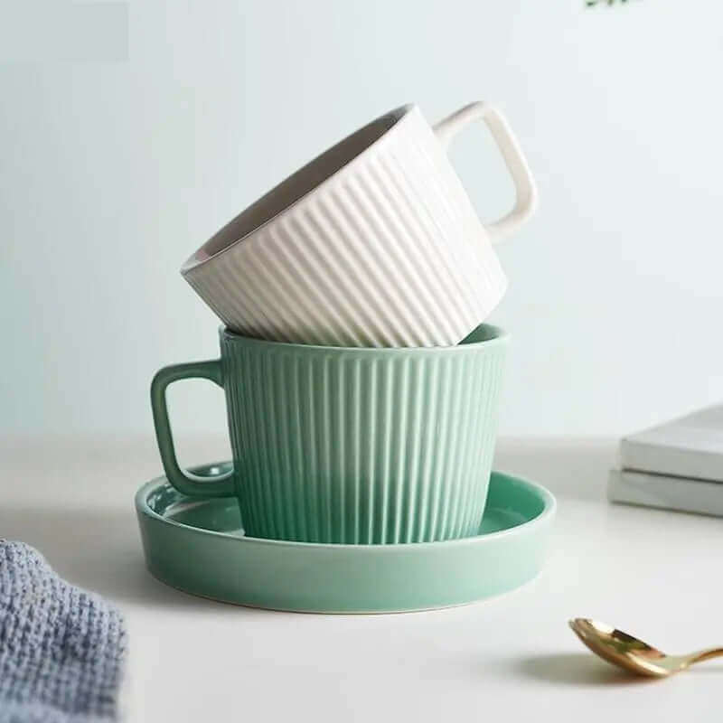 Tasses à petit déjeuner très uniques dans un style scandinave moderne