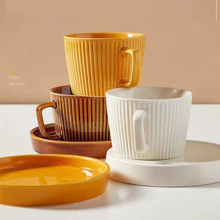 Tasses à petit déjeuner très uniques dans un style scandinave moderne