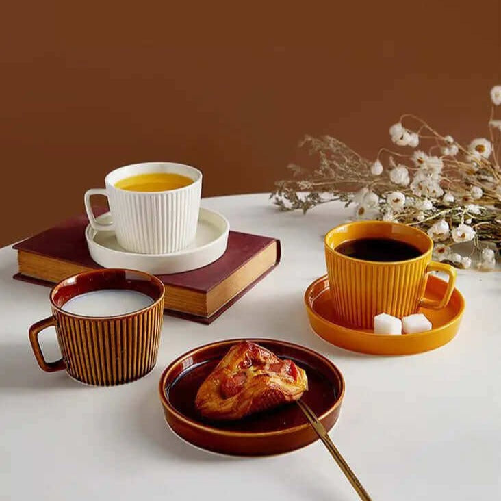 Tasses à petit déjeuner très uniques dans un style scandinave moderne