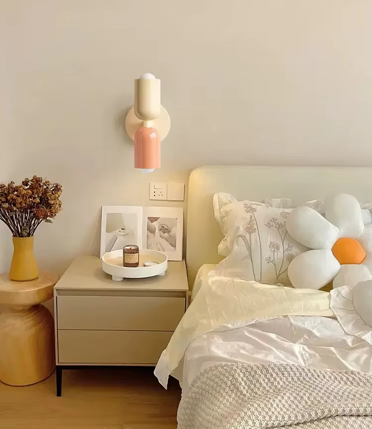 Applique murale minimaliste vibrante à deux ampoules