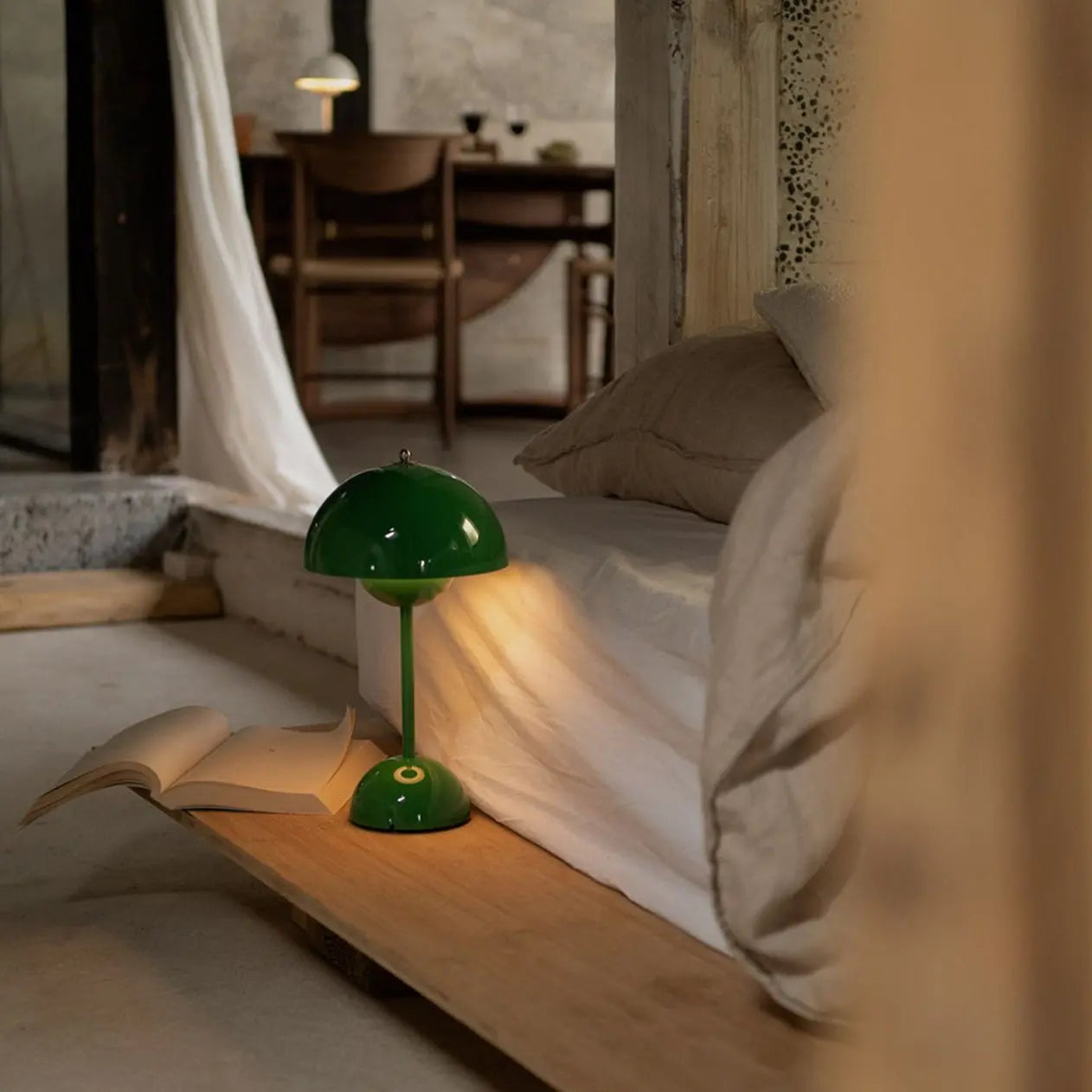 LunarGlow - Lampe de table LED pour une ambiance élégante