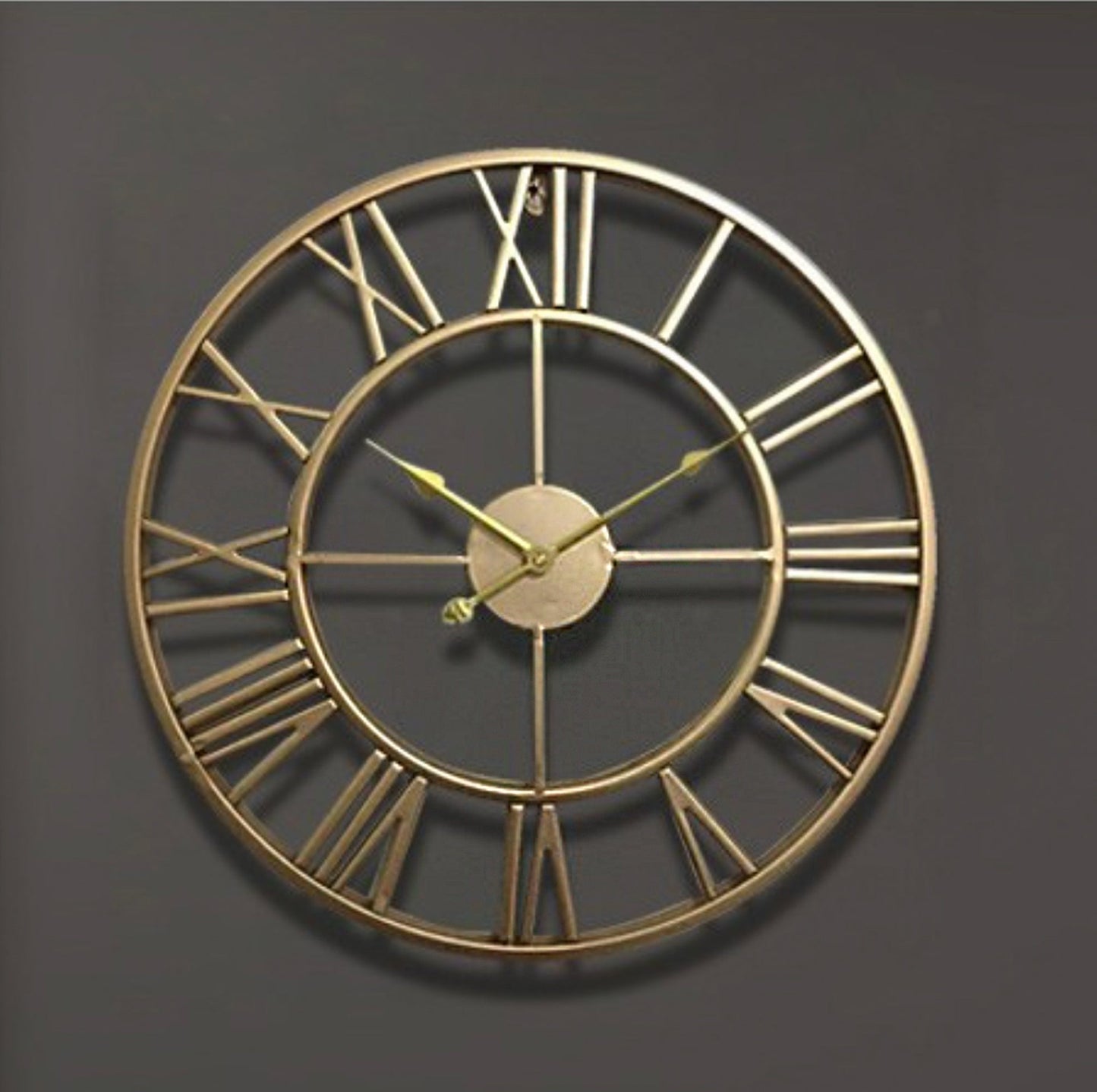 Montre murale squelette en or ou en bronze