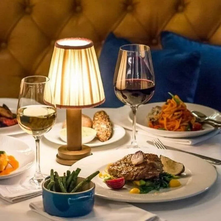 Floroux – Lampe de table sans fil chic avec surface métallique douce