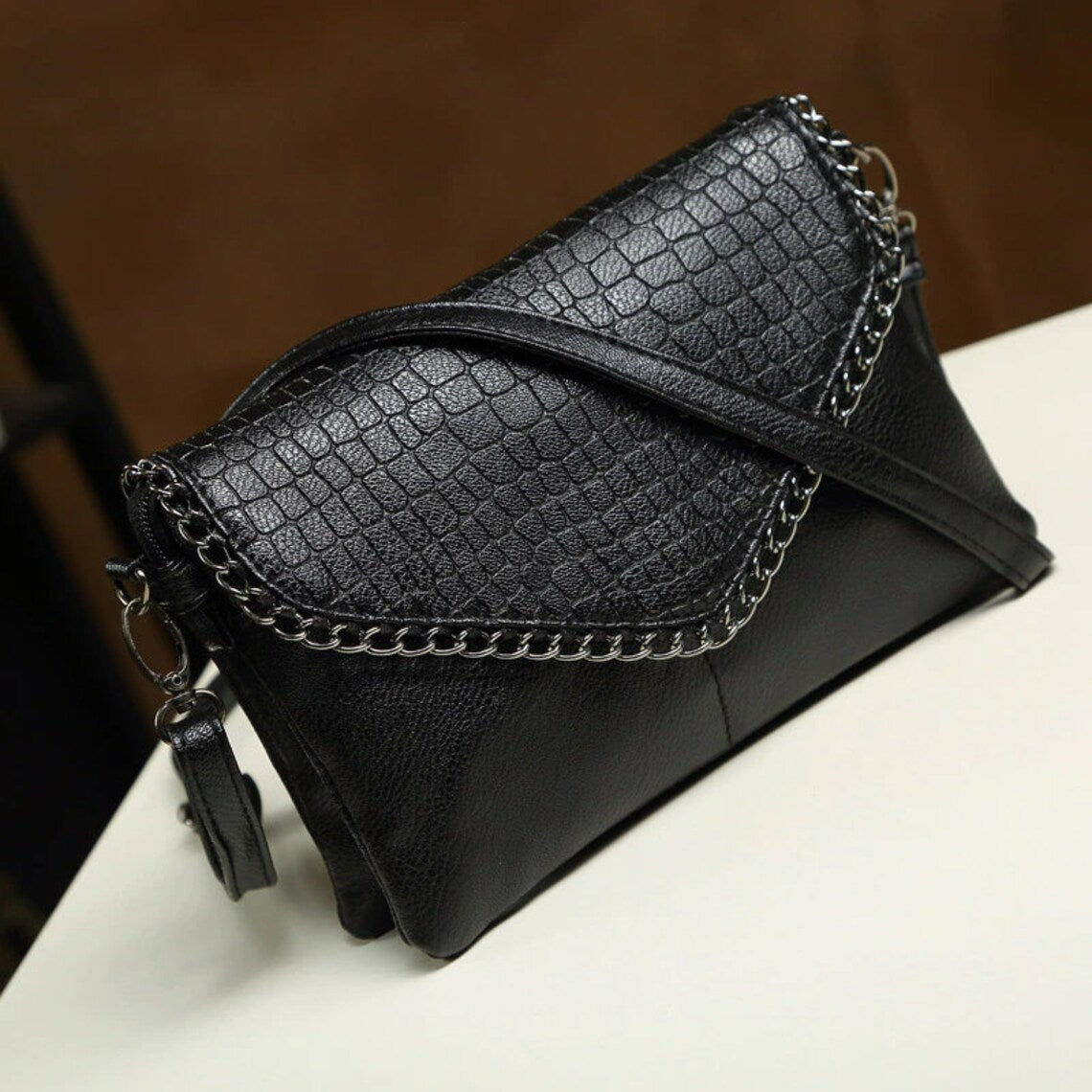 Alexa Clutch – Élégance Intemporelle dans la Mode