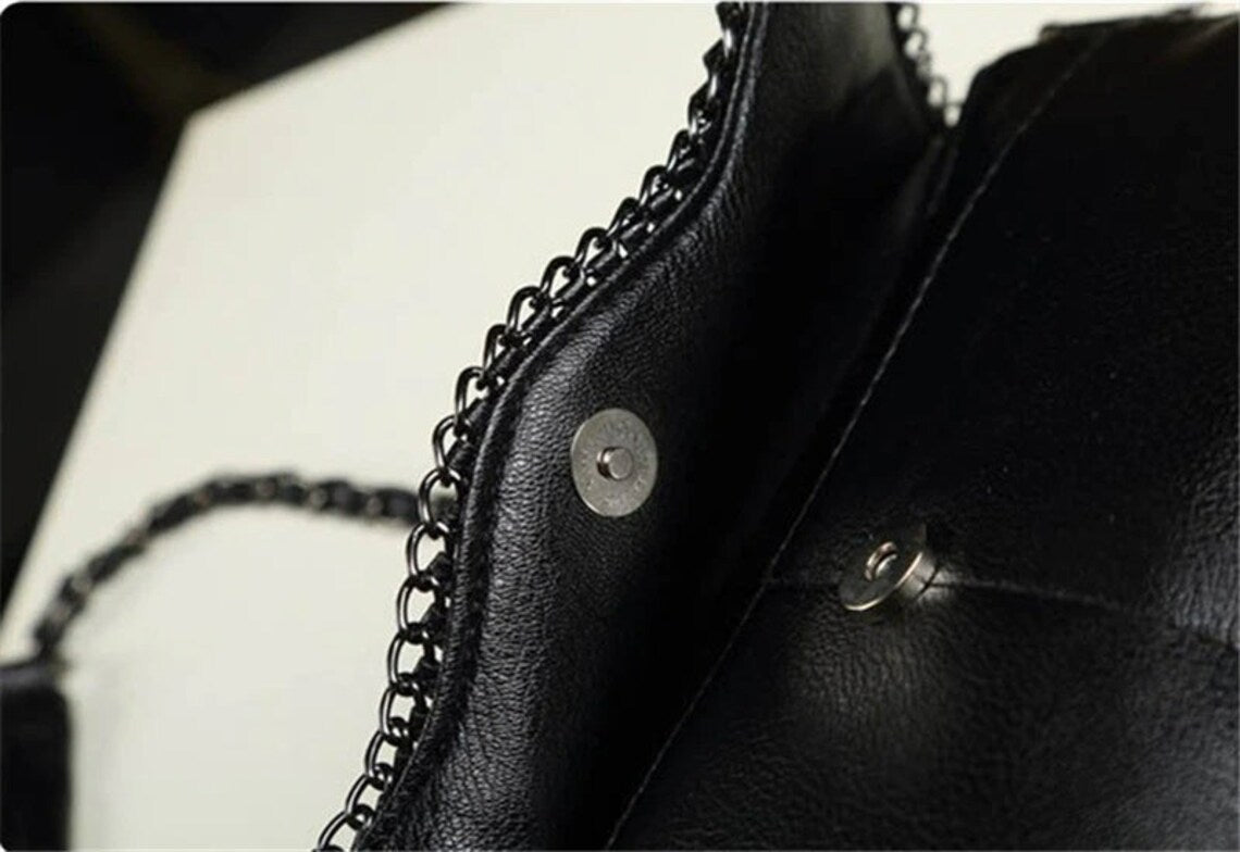 Alexa Clutch – Élégance Intemporelle dans la Mode