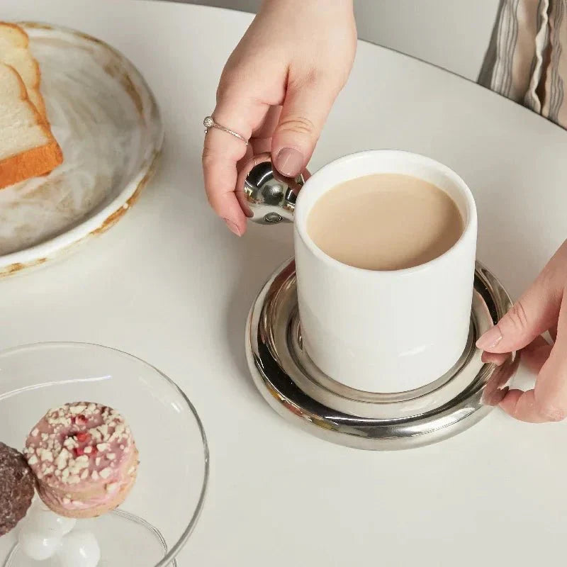 Ensemble de tasses à café et sous-tasses en céramique accrocheur